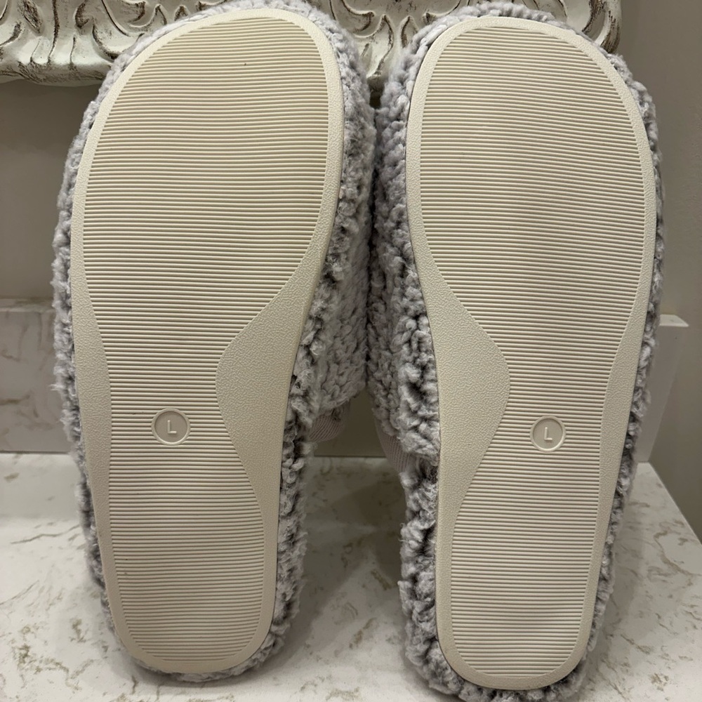 NWOT Pottery Barn Teddy Bear Slippers - Large - Picture 3 of 5
